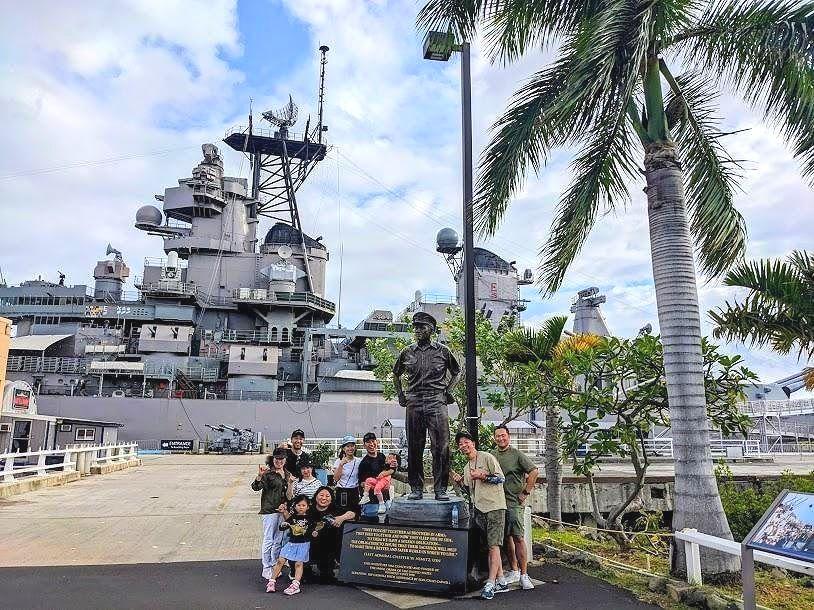 報奨旅行　社員旅行　職場旅行　従業員旅行　ハワイ旅行　スタッフ研修旅行　社長　従業員家族　戦艦ミズーリ　ニミッツ提督像　真珠湾ツアー　パールハーバーツアー　ハワイプライベートツアー　チャーター　貸切　ハワイ日本人ガイド　日本語ツアー