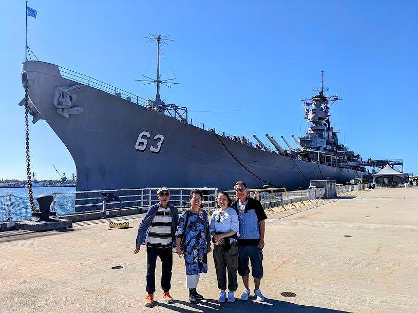 ハワイリピーター　リピーター　プライベートツアー　プライベートツアー　プライベートツアー　家族旅行　卒業旅行　パールハーバー航空博物館　戦闘機　F14 トムキャット　トップガン　マベリック　トムクルーズ　熟年夫婦旅行　年配御夫婦　パールハーバーツアーおすすめ　ハワイおすすめツアー　真珠湾ツアーおすすめ　おすすめツアー　超おすすめ　安心安全　クリスマスツリー　戦艦ミズーリ　ハワイツアー　現地オプショナルツアー　女性1人旅　熟年夫婦　熟年旅行　家族旅行　親孝行旅行　両親招待旅行　お父さん　お母さん　ファミリー　ハワイ　ハワイ旅行 真珠湾ツアー　パールハーバーツアー　仲良し旅行　同級生旅行　家族旅行　歴史好き