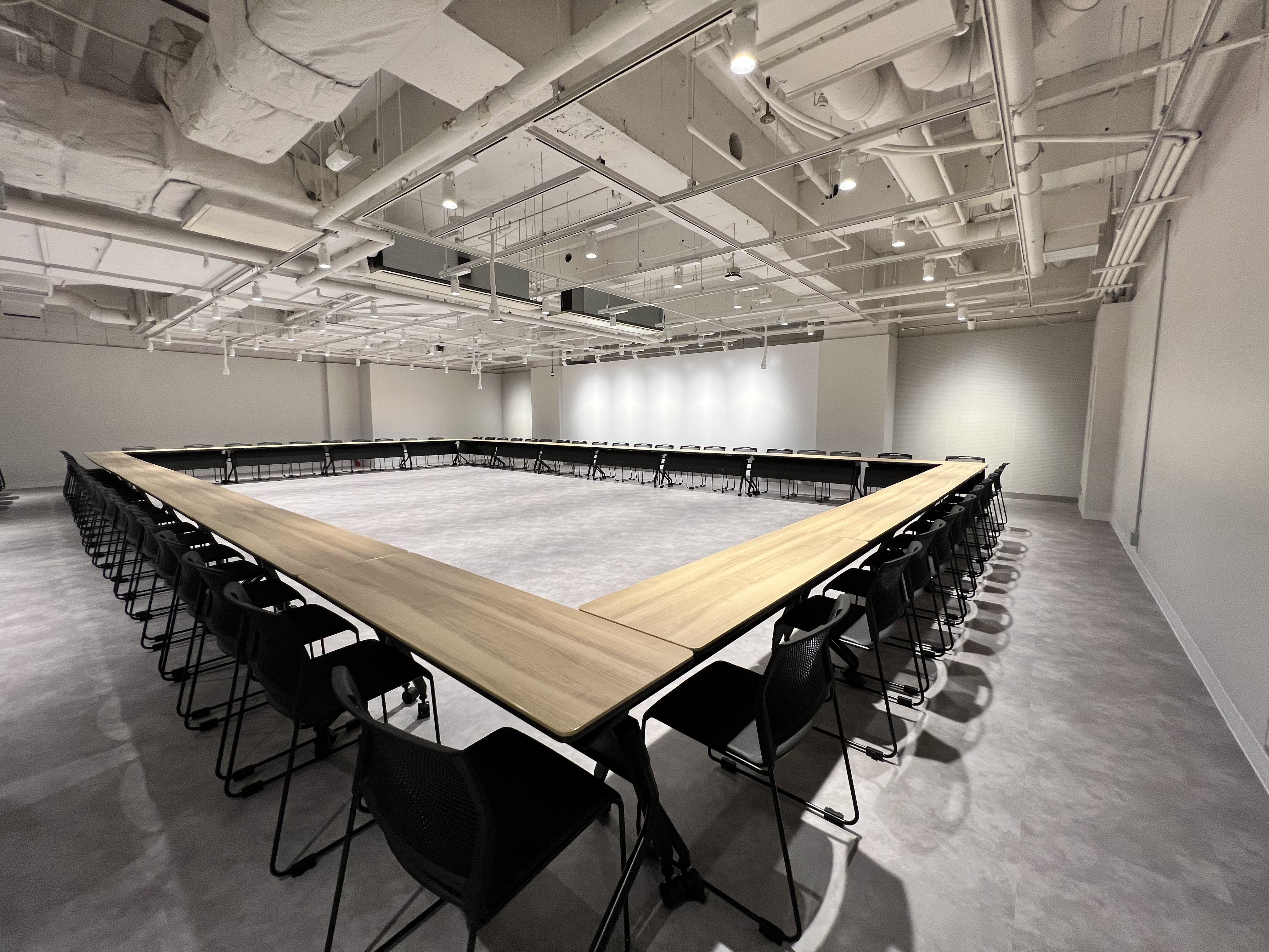 日本会議室　会場