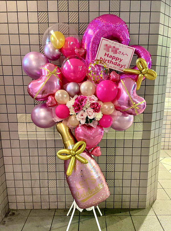 誕生日のお祝いバルーンスタンド