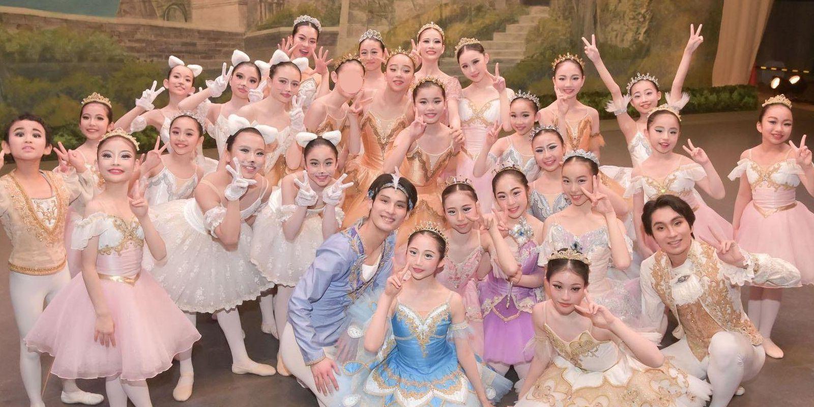 第1回ニューレイクシティバレエスクールパフォーマンスの終演後集合写真
