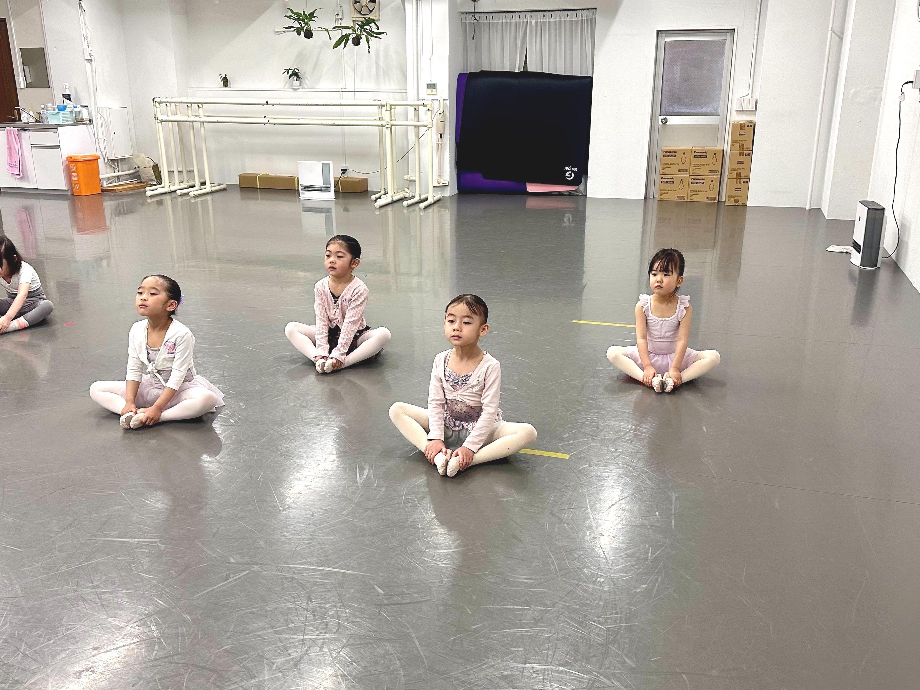 木場スタジオでの幼児教育バレエレッスンの風景