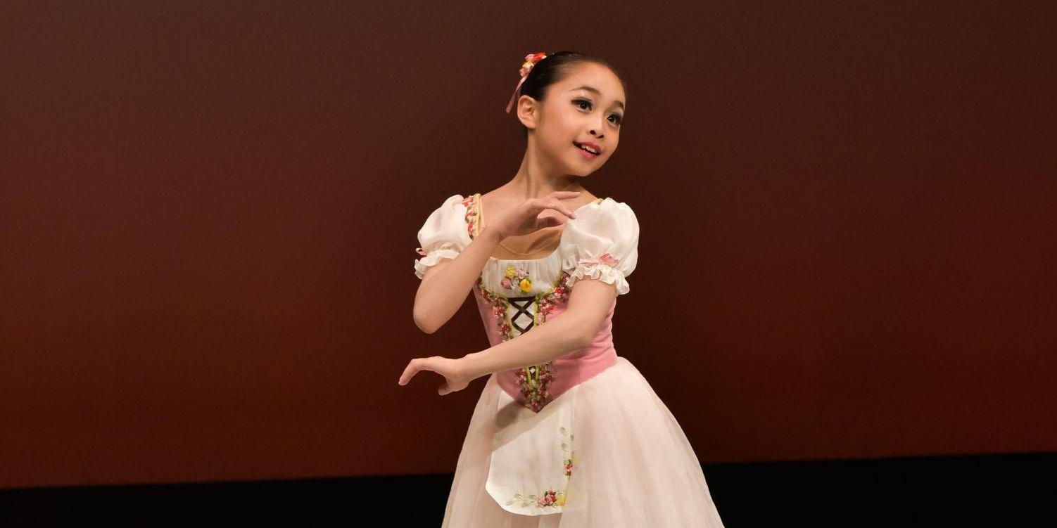 第1回ヴァリエーション発表会「ラ・フィユ・マル・ガルデ」よりリーズのソロ舞台写真
