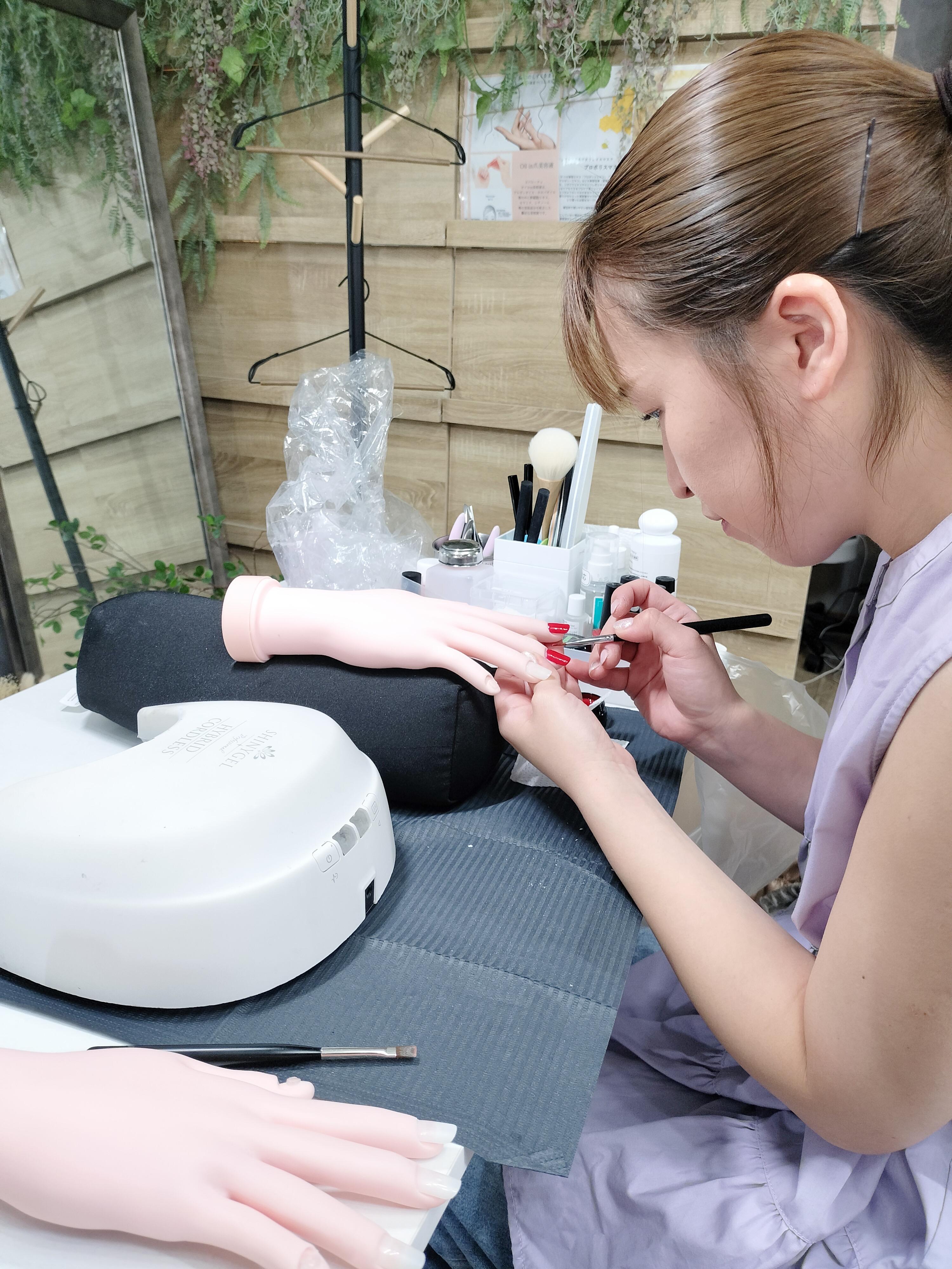 柏ネイルスクール ここちsalonのネイル実技レッスン