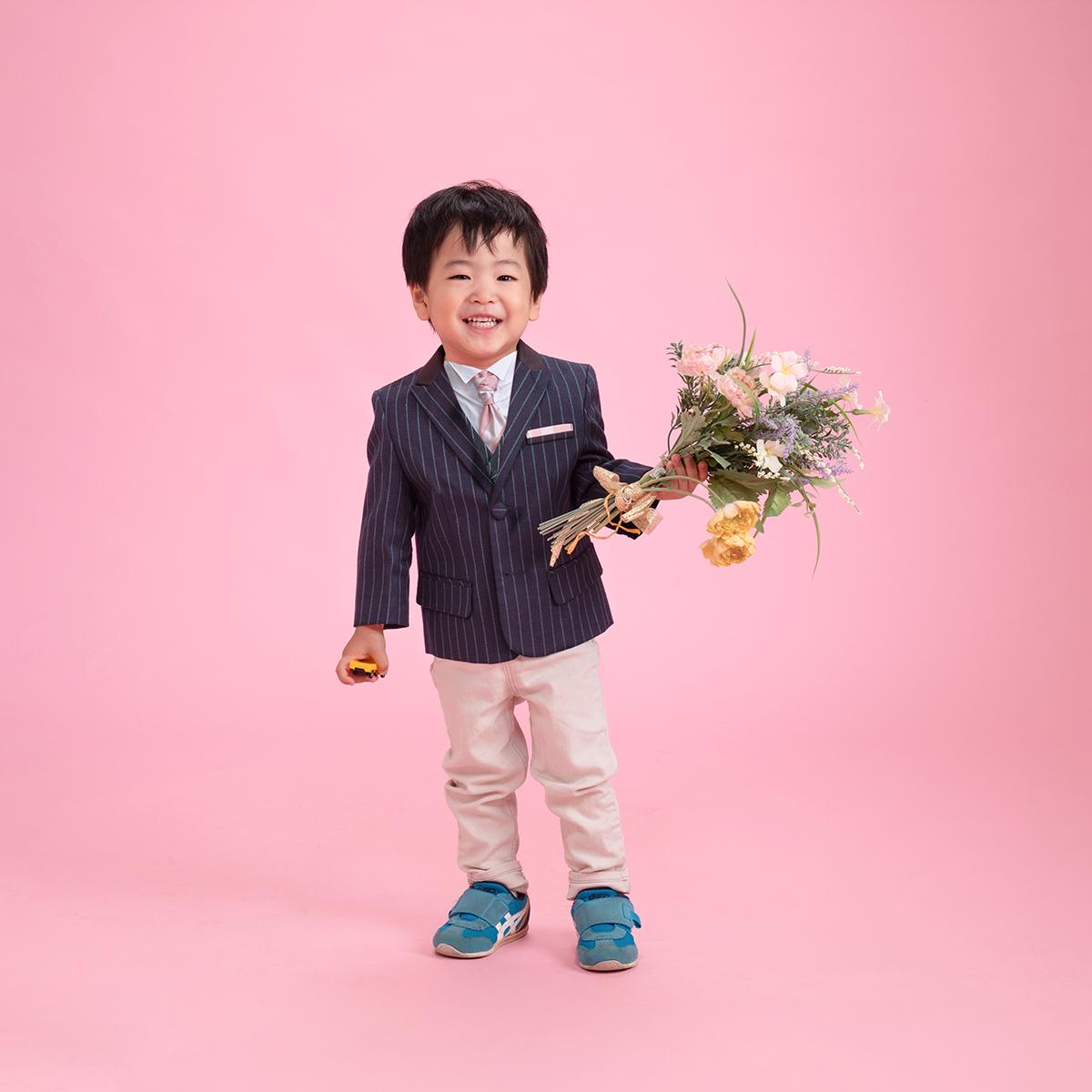 高槻のフォトスタジオで卒園・入学記念写真の撮影と貸衣装