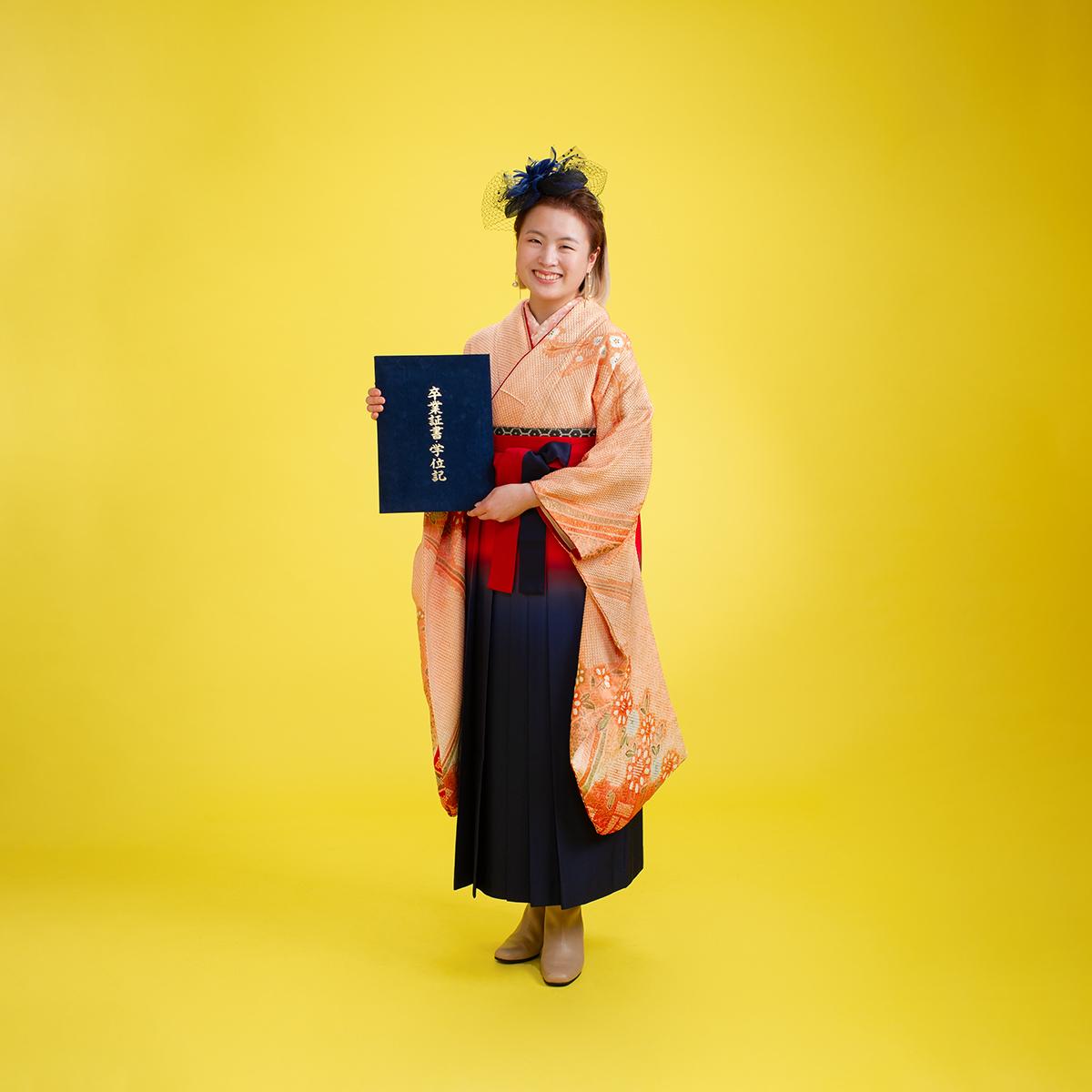 高槻のフォトスタジオで卒業記念写真撮影