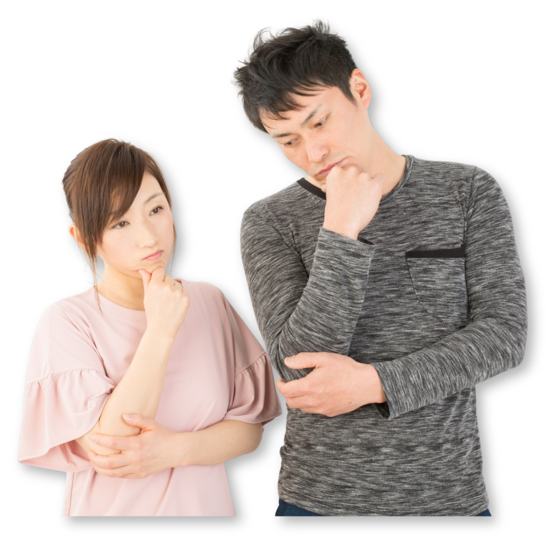 悩みごとについて考えている男女のイメージ写真