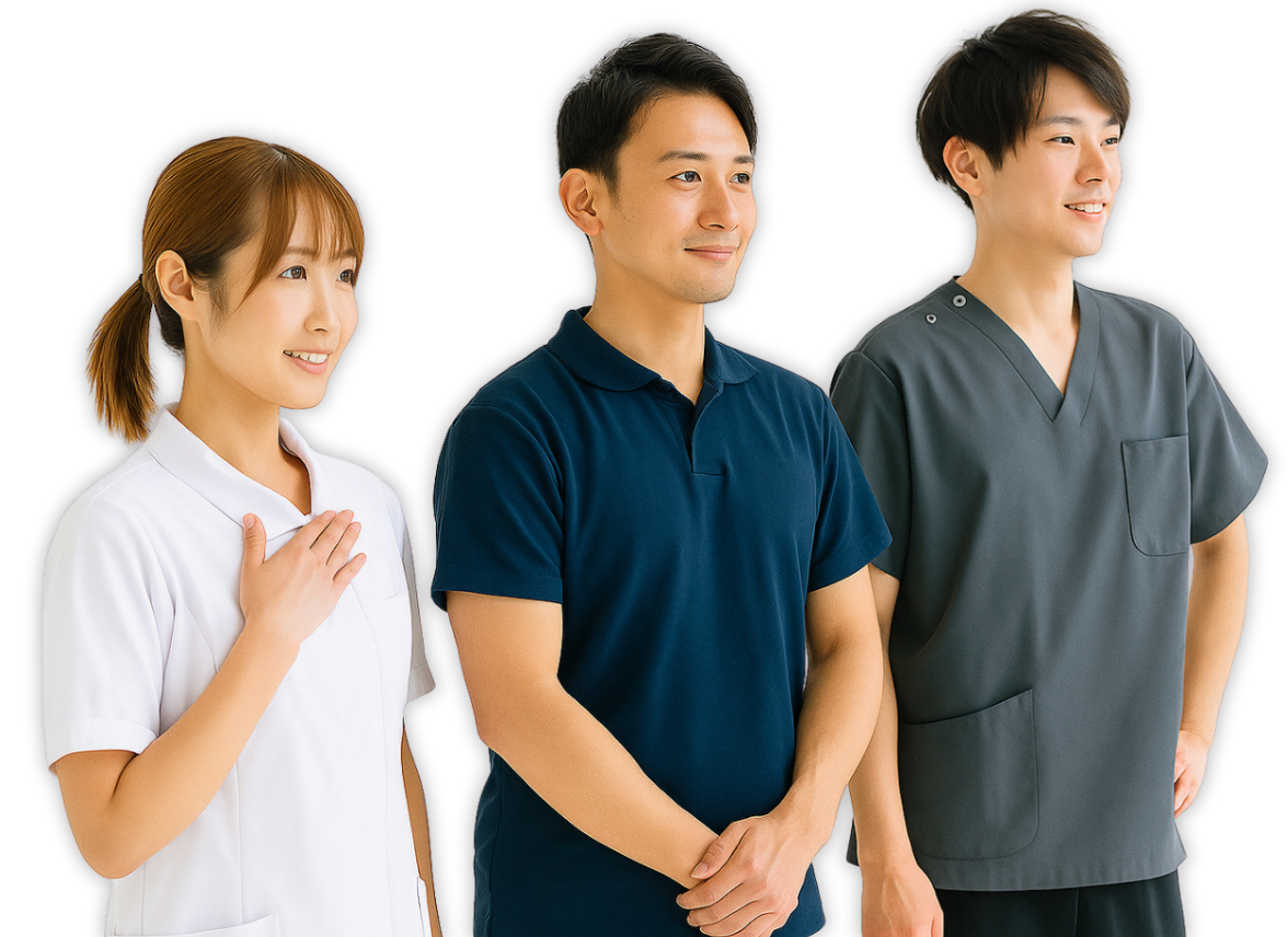 未来志向の施術家チーム。ポロシャツとユニフォーム姿の3人が前を向き、明るい表情で新しい経営の方向性を見据えている。