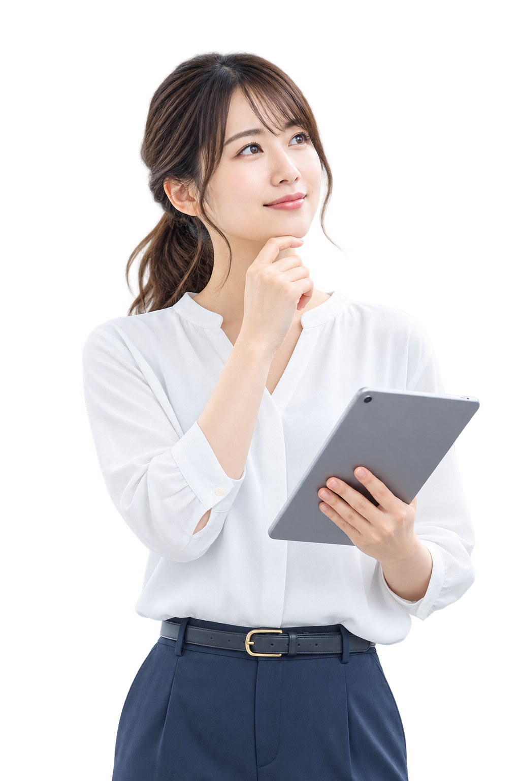 タブレットを持ちながら見える化の活用方法を考える女性スタッフ