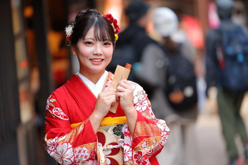 有馬ロケ撮　赤地の振袖