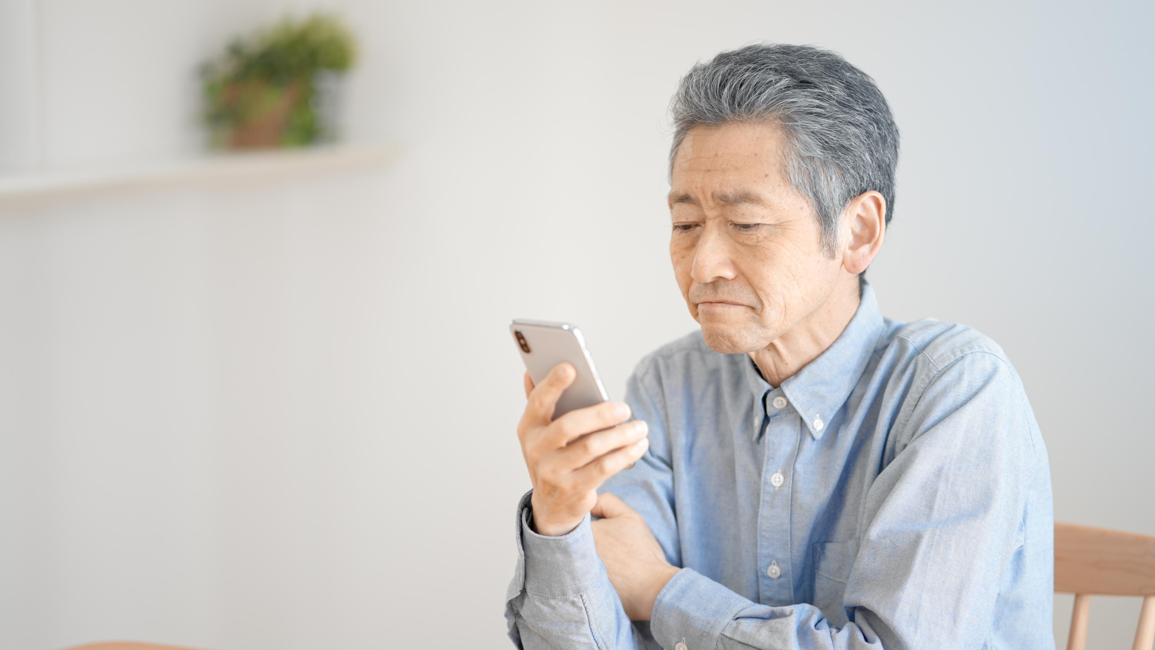 訪問鍼灸マッサージを受ける男性