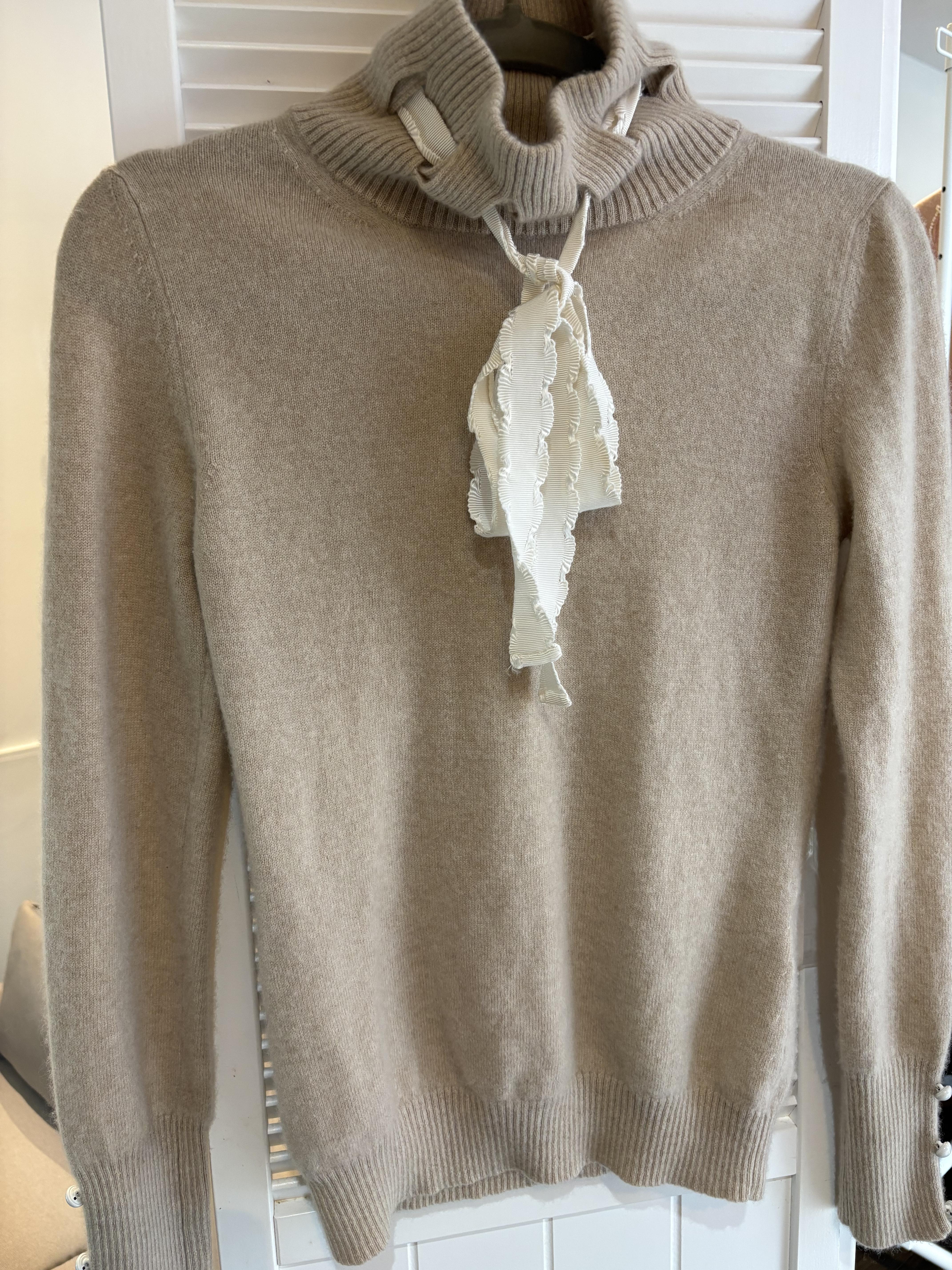 Blumarineベージュハイネック白リボンセーターカシミヤ100％38の商品画像