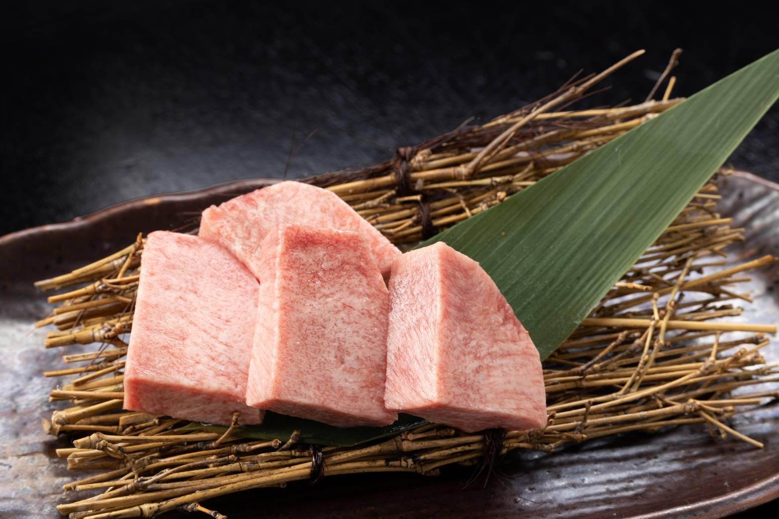 京丹後市焼肉武蔵で提供している武蔵カルビ