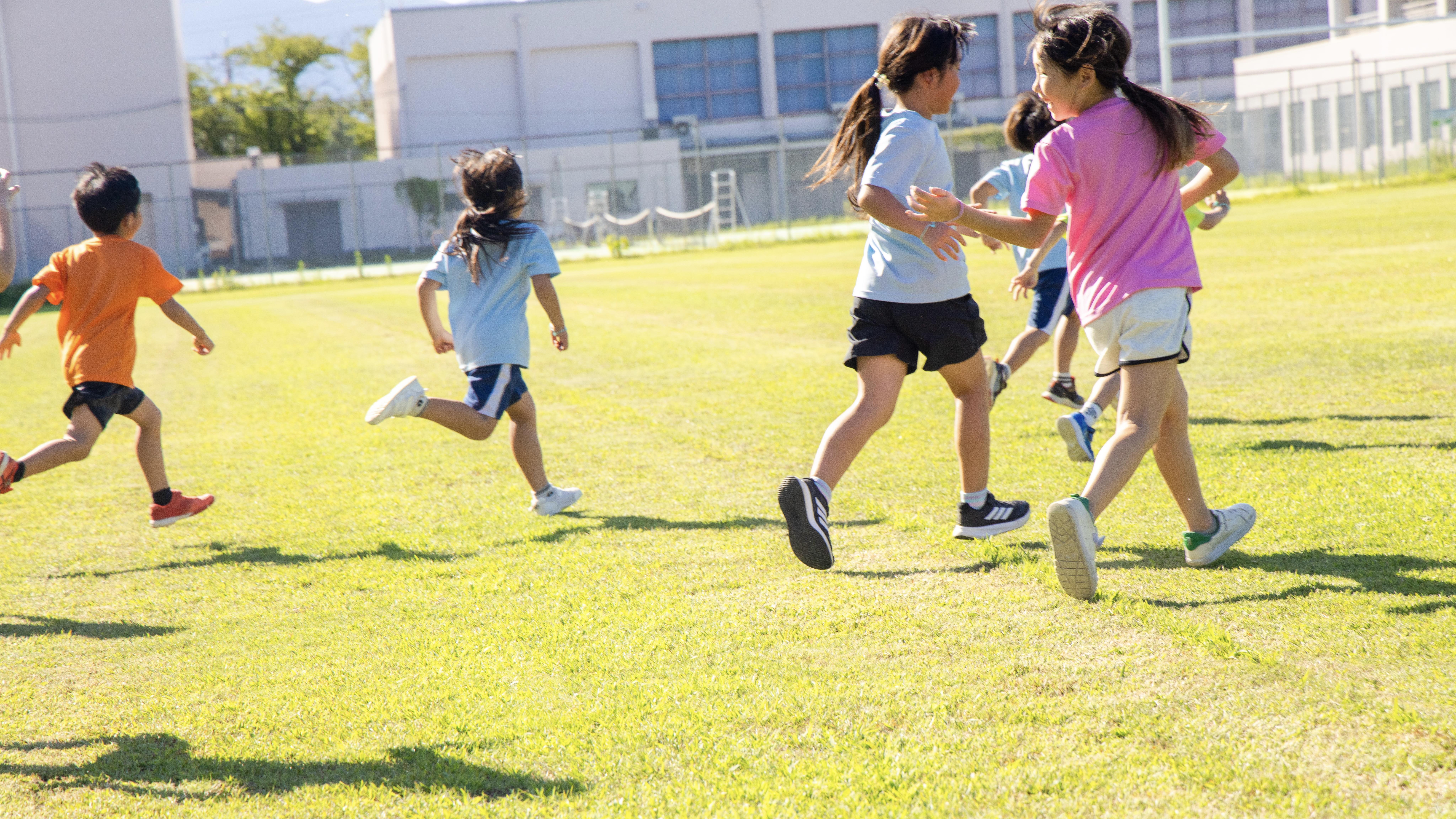 四日市・菰野拠点に活動する習い事、総合運動スクールMiRAI。 年中から小学生を対象として年間でたくさんの種目のスポーツに取り組みながら運動能力のみならず「非認知能力」を伸ばしていきます。ラグビーに挑戦！