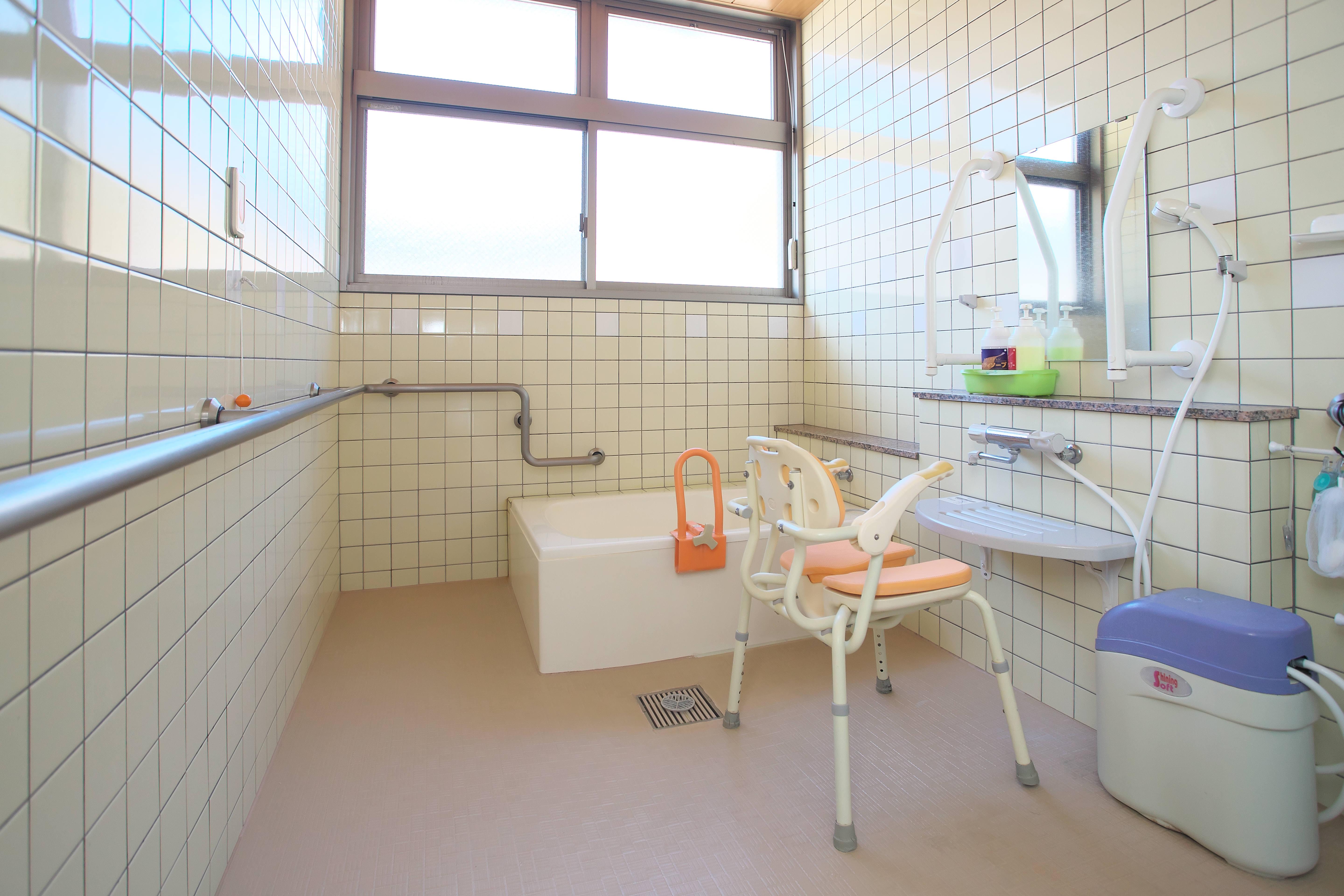 社会福祉法人笠松会　ケアハウス笠松の郷　浴室