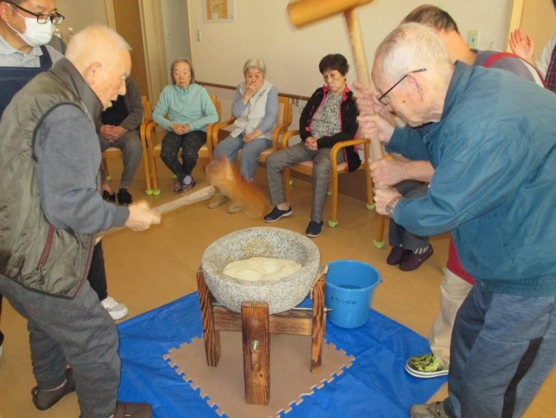 社会福祉法人笠松会　ケアハウス笠松の郷　餅つきの様子