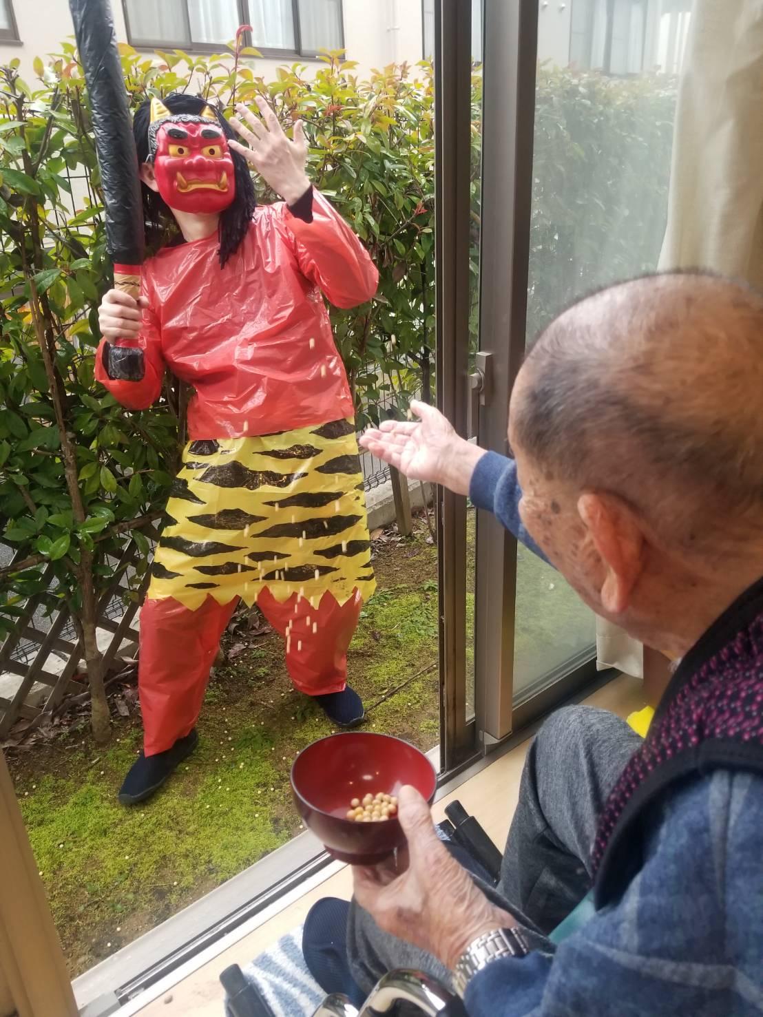 社会福祉法人笠松会グループホーム笠松の郷　日常の風景　節分　豆まき