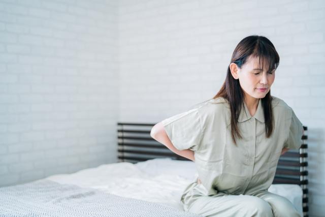 痛がる女性