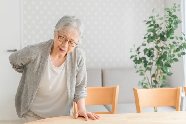 痛がる女性