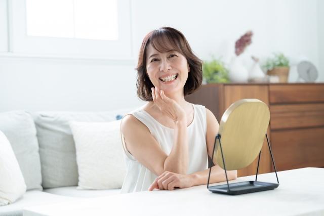 笑顔の女性