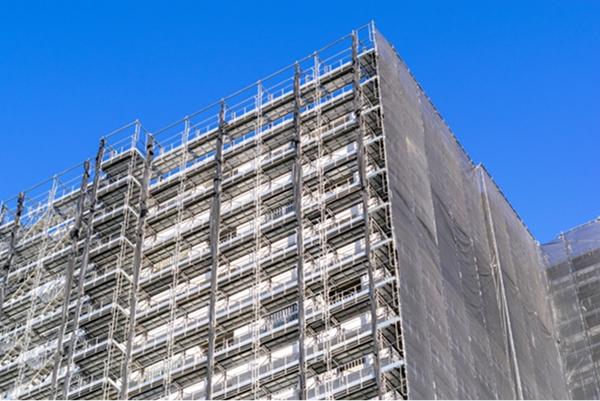 マンションの大規模修繕中の画像