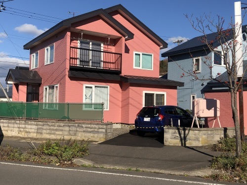 室蘭市、Ｋ邸、外壁塗替え（シリコンREVO1000-IR）屋根塗替え（シャネツトップワンSI-JY）駐車場工事保証で全面舗装し直し