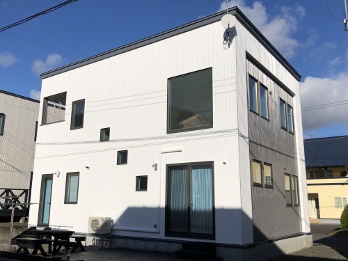 無落雪屋根塗替え（下塗ーエポパワーメタルＪＹ，錆処理剤ーラス・トレイント添加）上塗（無機ハイブリットコートＪＹ－ＩＲ）１０年保証