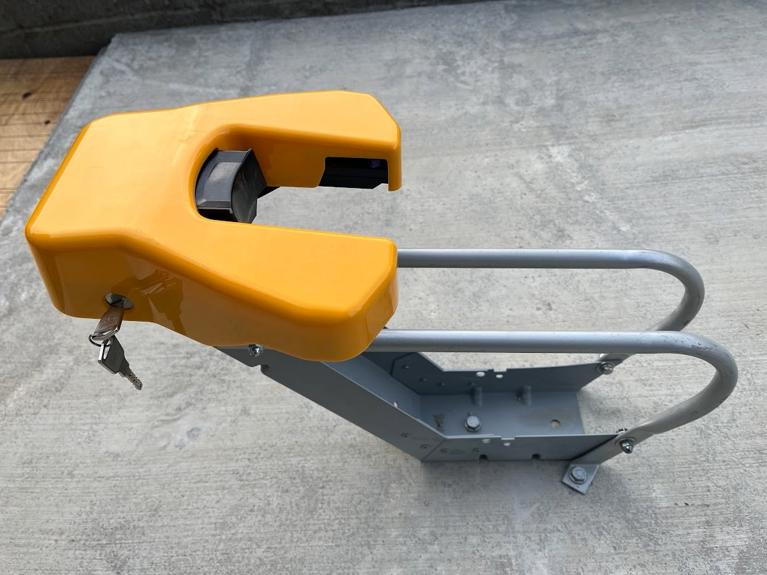 自動ロック機能付きサイクルスタンドの本体と鍵