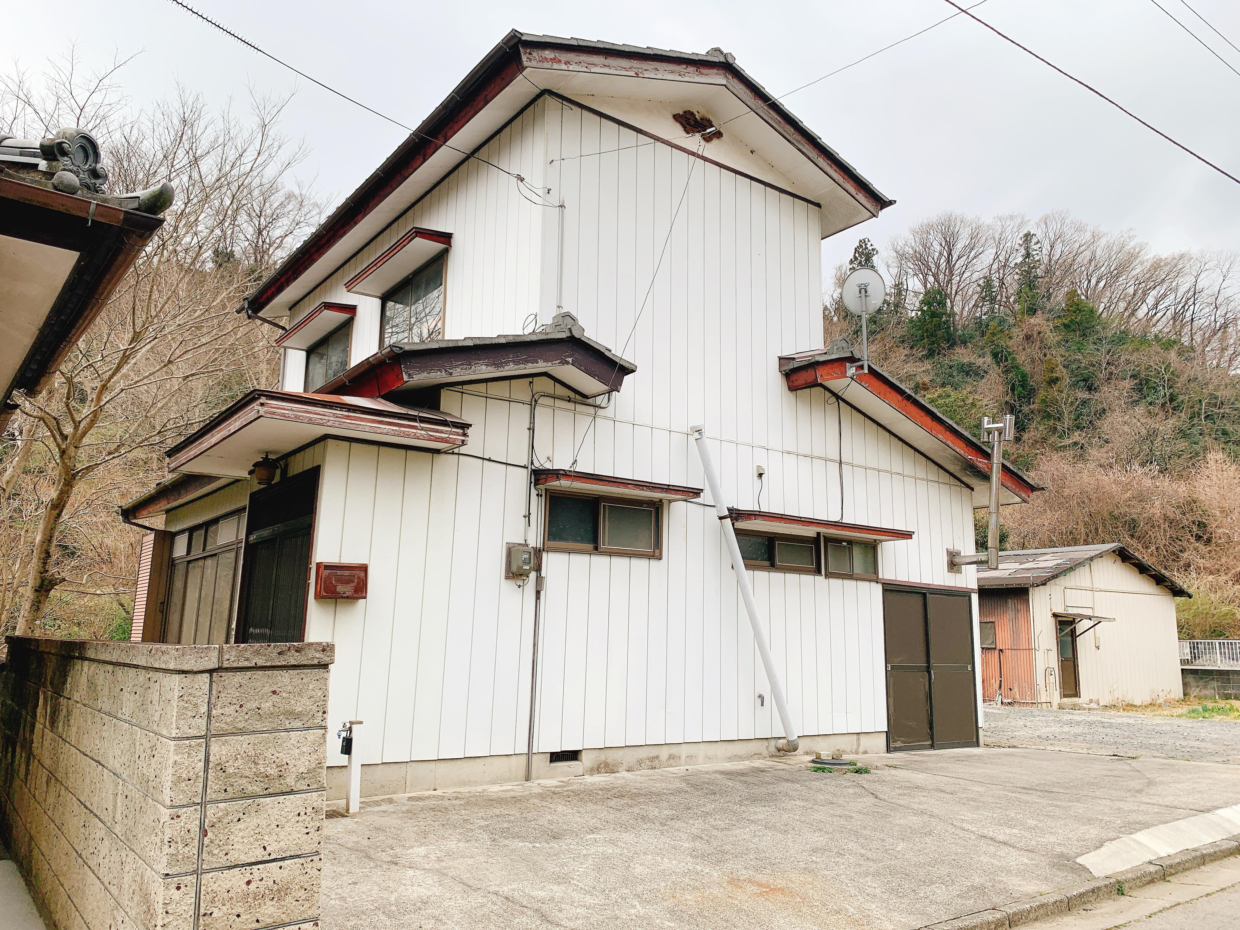 いわき市好間の戸建て賃貸、初期費用0円！駐車スペース2～3台分あり、室内もきれいで快適にお住まいいただけます。