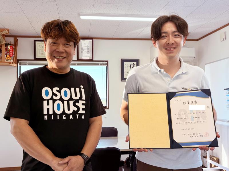 エアコン分解クリーニング講習を修了された企業の新人社員さん
