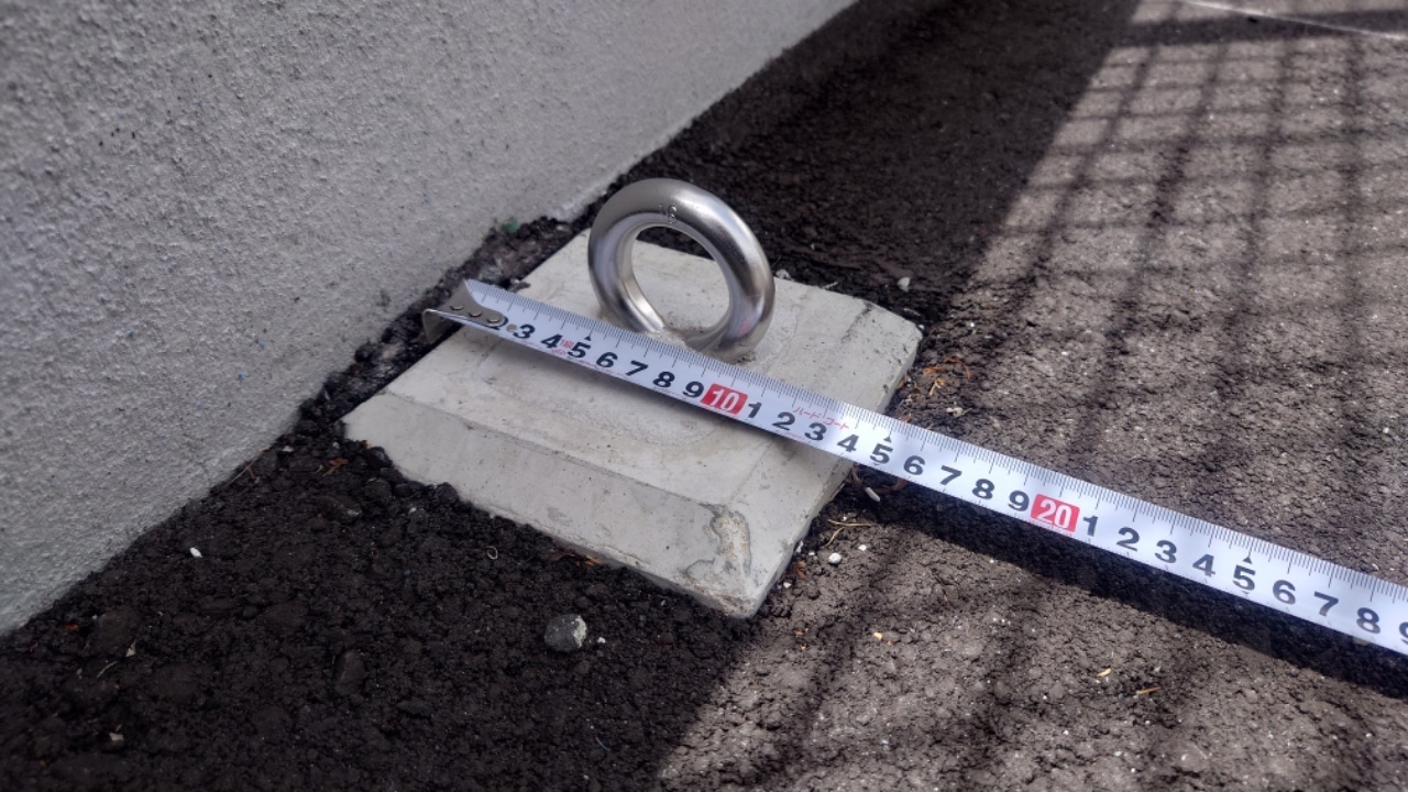 地球ロックの拡大です。金属環の内径は、約38mmです。