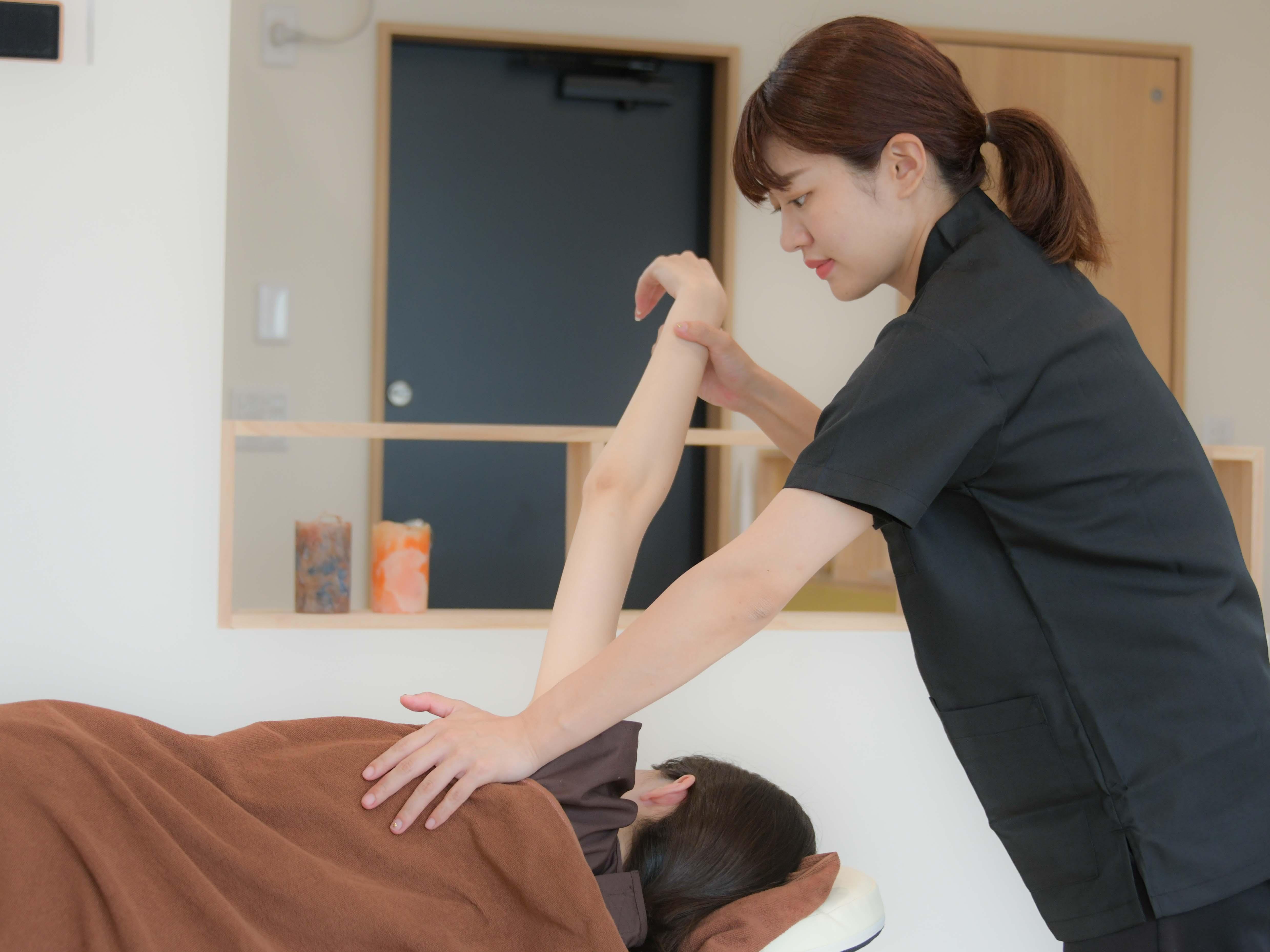 ストレッチ整体、背部ストレッチ