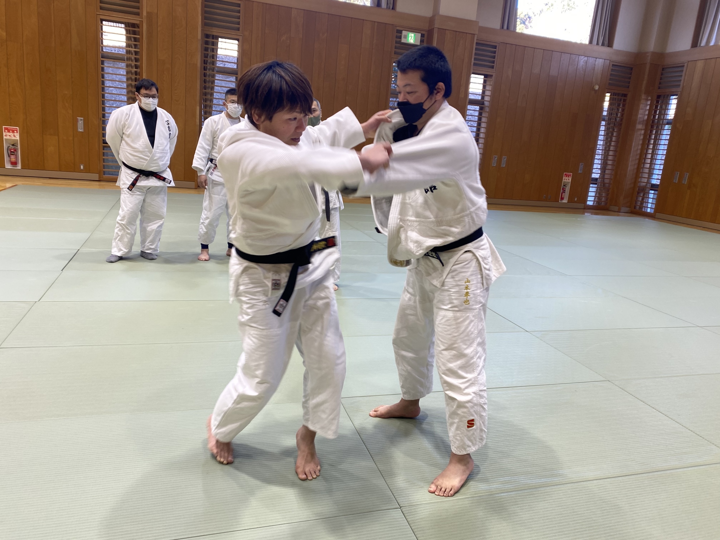 心結館柔道教室、組み手の様子