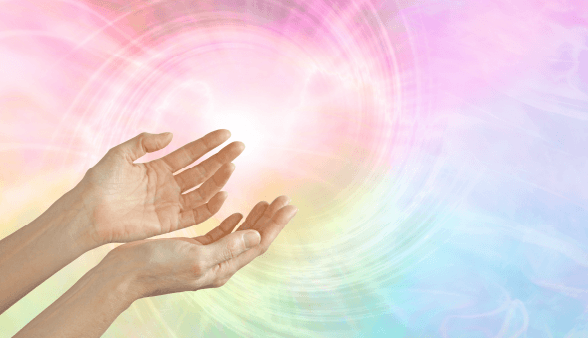 手から光が出ている写真
