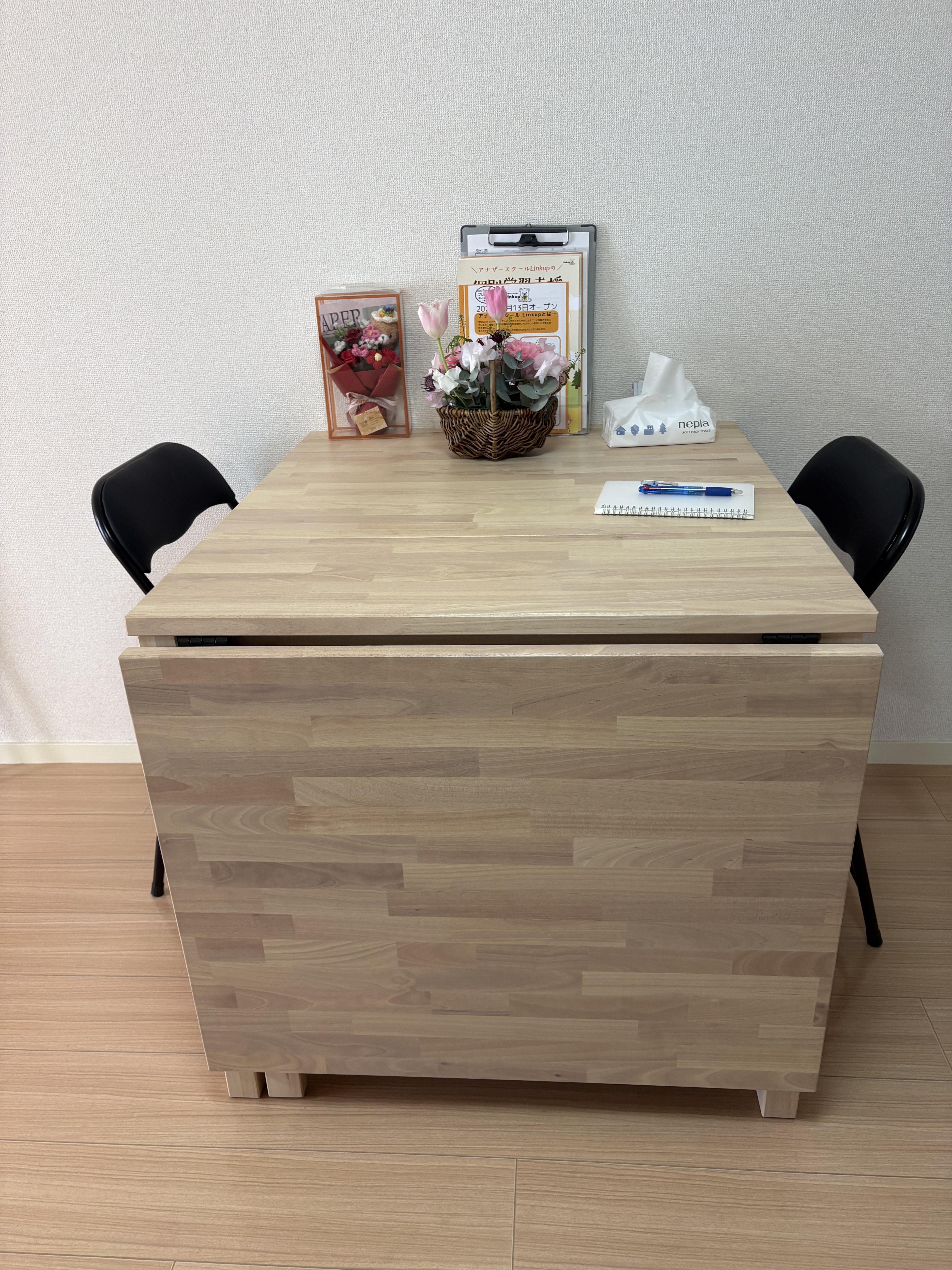 相鉄本線鶴ヶ峰駅近くにある「アナザースクールLinkup」個別学習支援の待合スペース