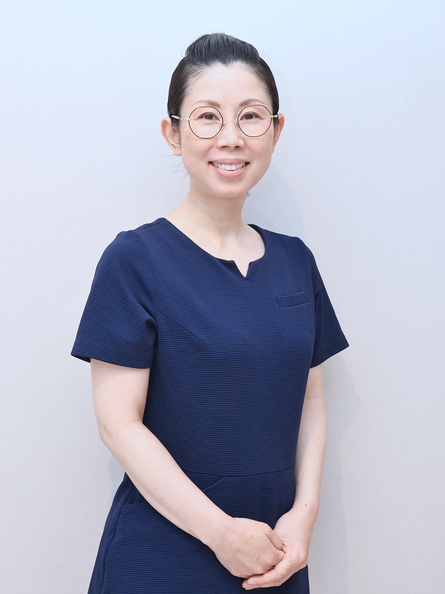 女性鍼灸師