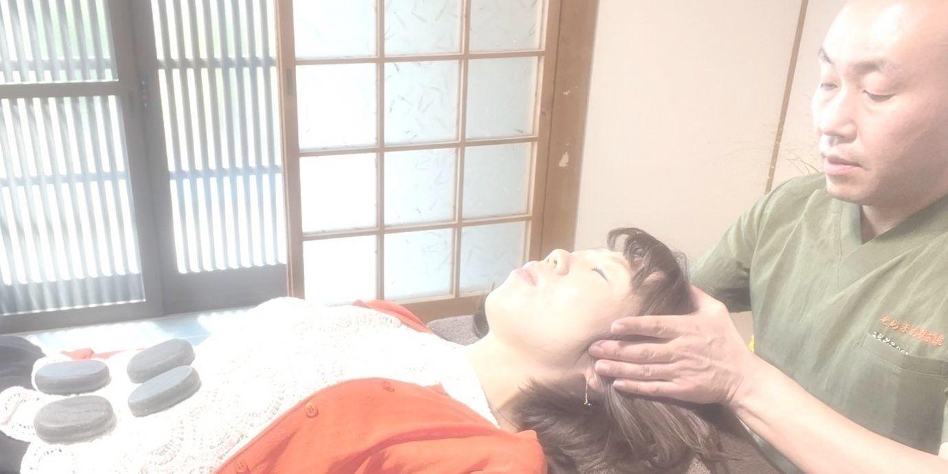 和室で行う調息＋コースの施術イメージ。整体とレイキの組み合わせ。