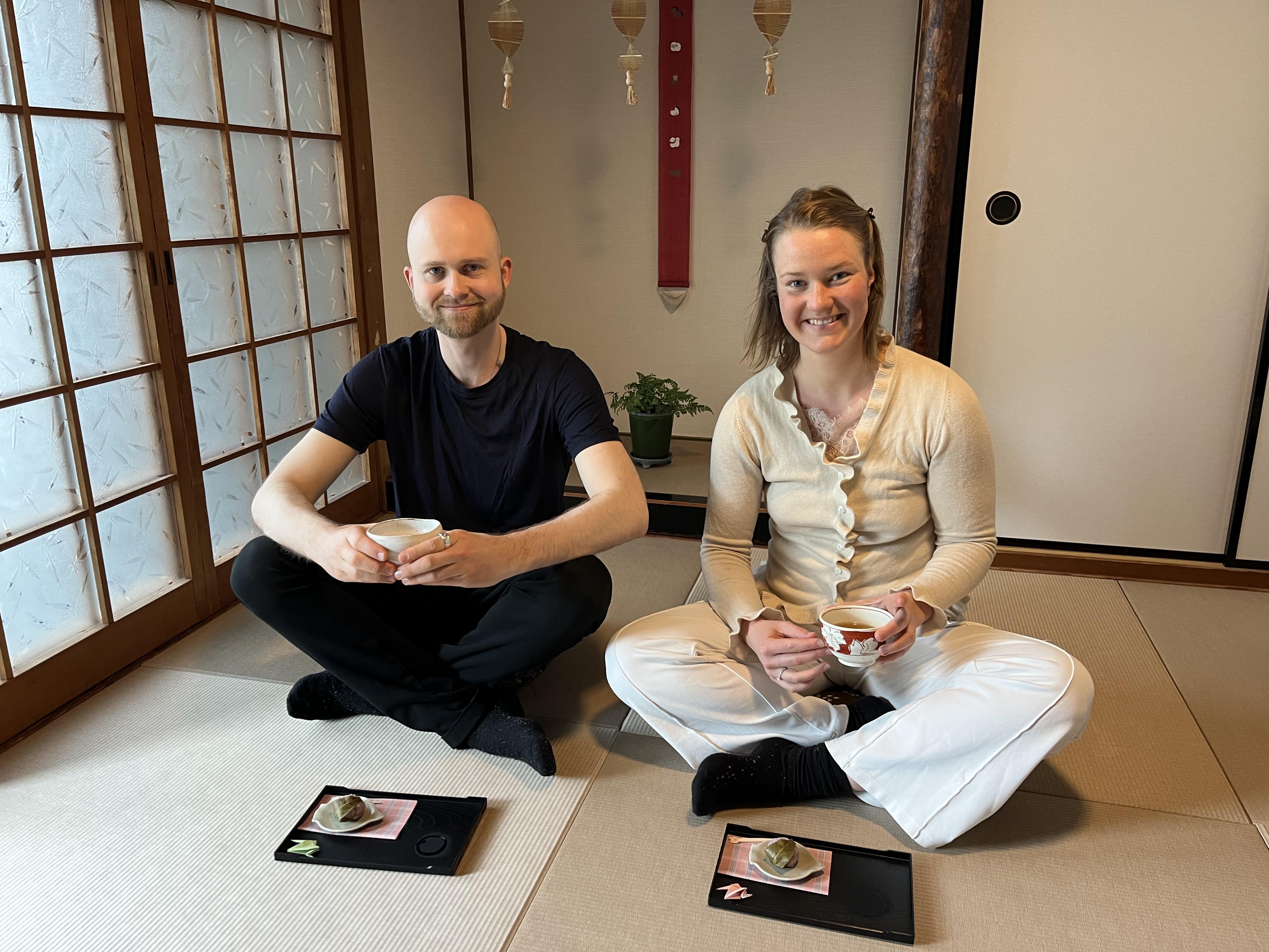 A commemorative photo of a Norwegian couple enjoying Japanese tea and wagashi after their Usui Reiki session at Soramame Seitai Clinic.