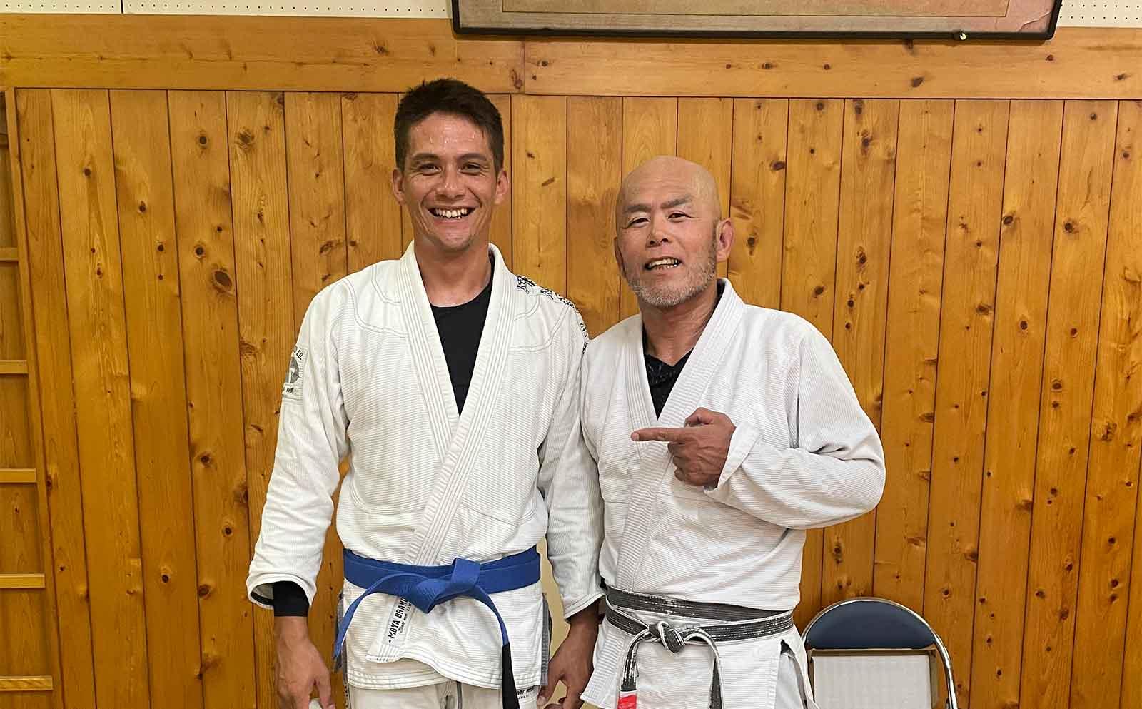 ねわざワールド静岡でブラジリアン柔術の白帯から青帯へ昇帯した記念写真