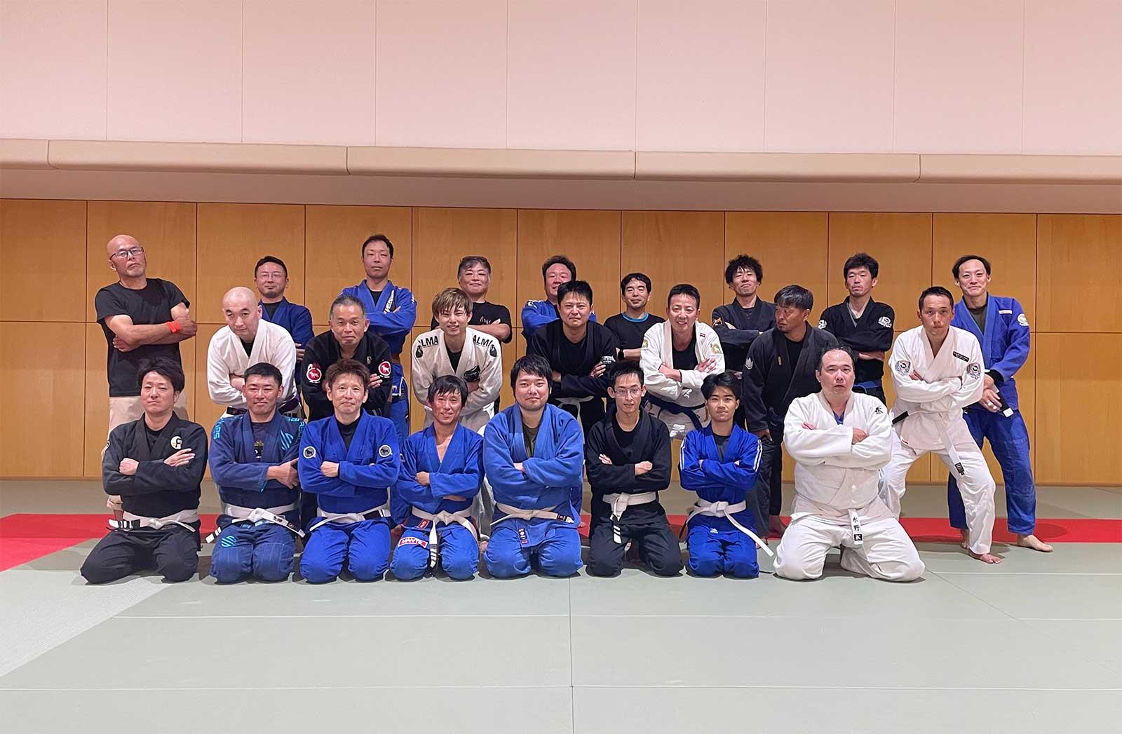島田市のブラジリアン柔術道場「ねわざワールド静岡」で行われた合同練習の集合写真