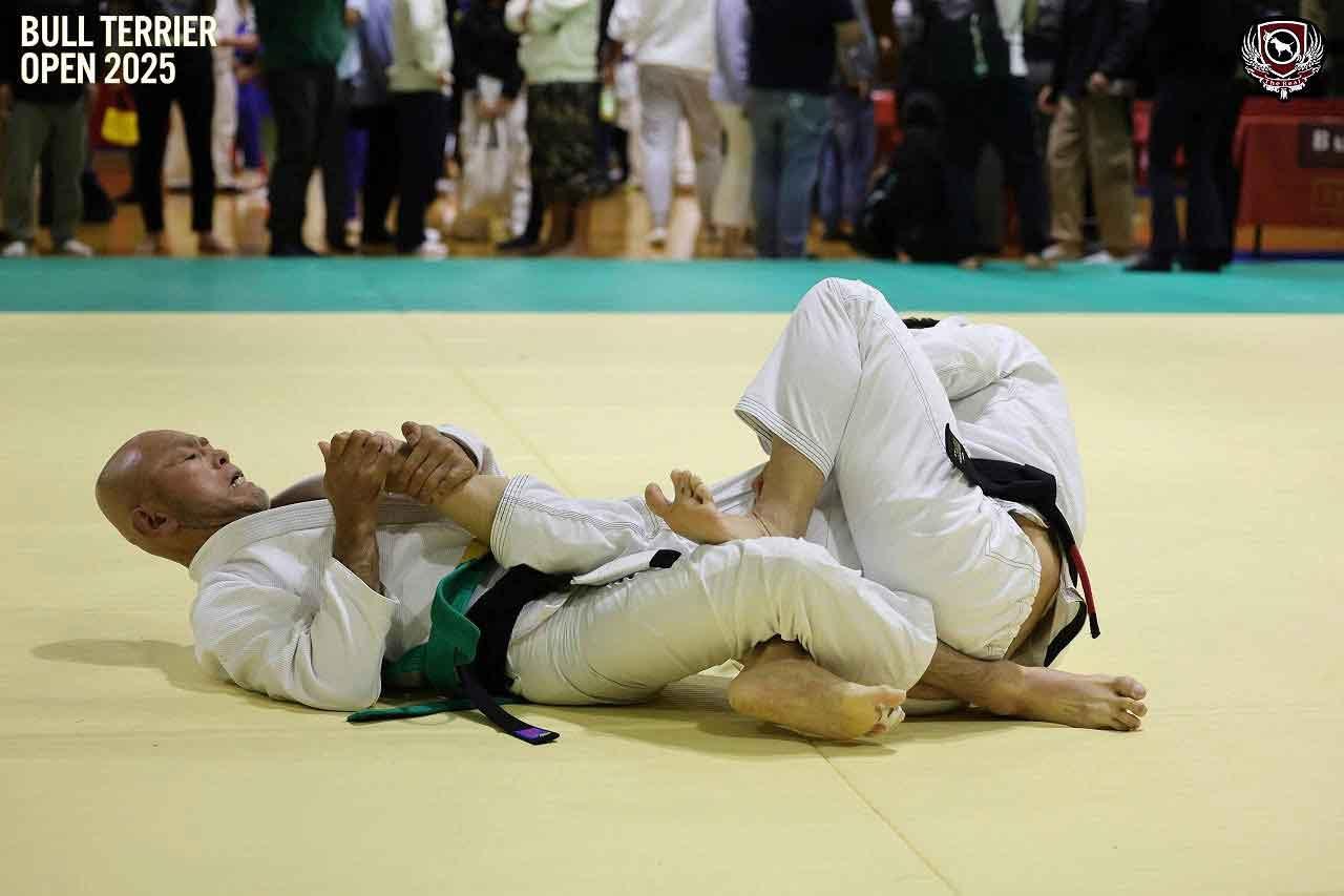 ねわざワールド静岡の代表がブラジリアン柔術の大会に出場している写真