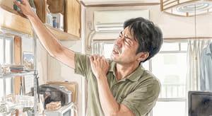 四十肩のために腕を上げづらそうにしている40代男性のイメージ画像