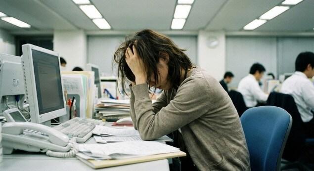 体調不良の女性