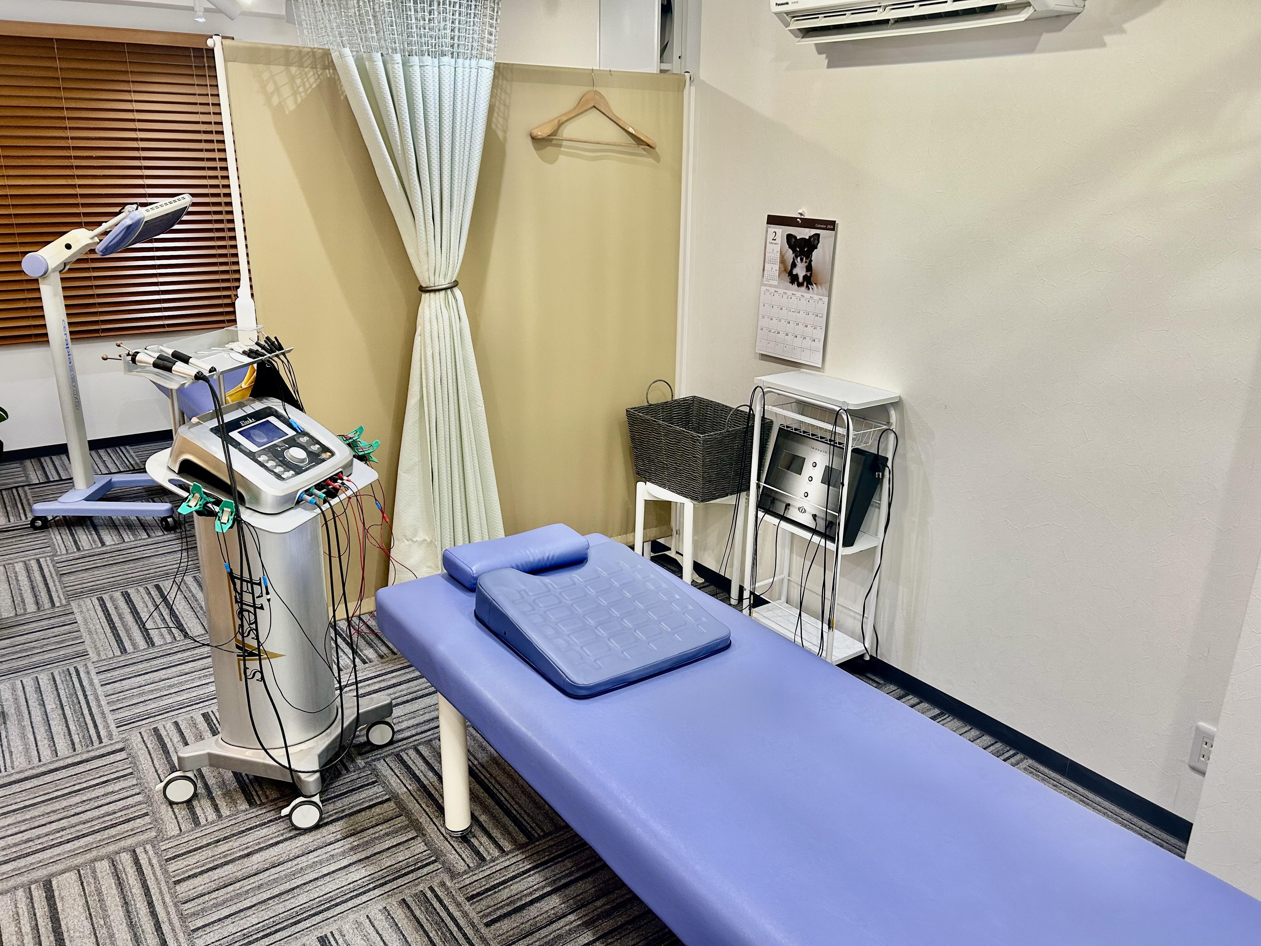 施術室 ― 清潔で落ち着いた空間で丁寧に施術します ―