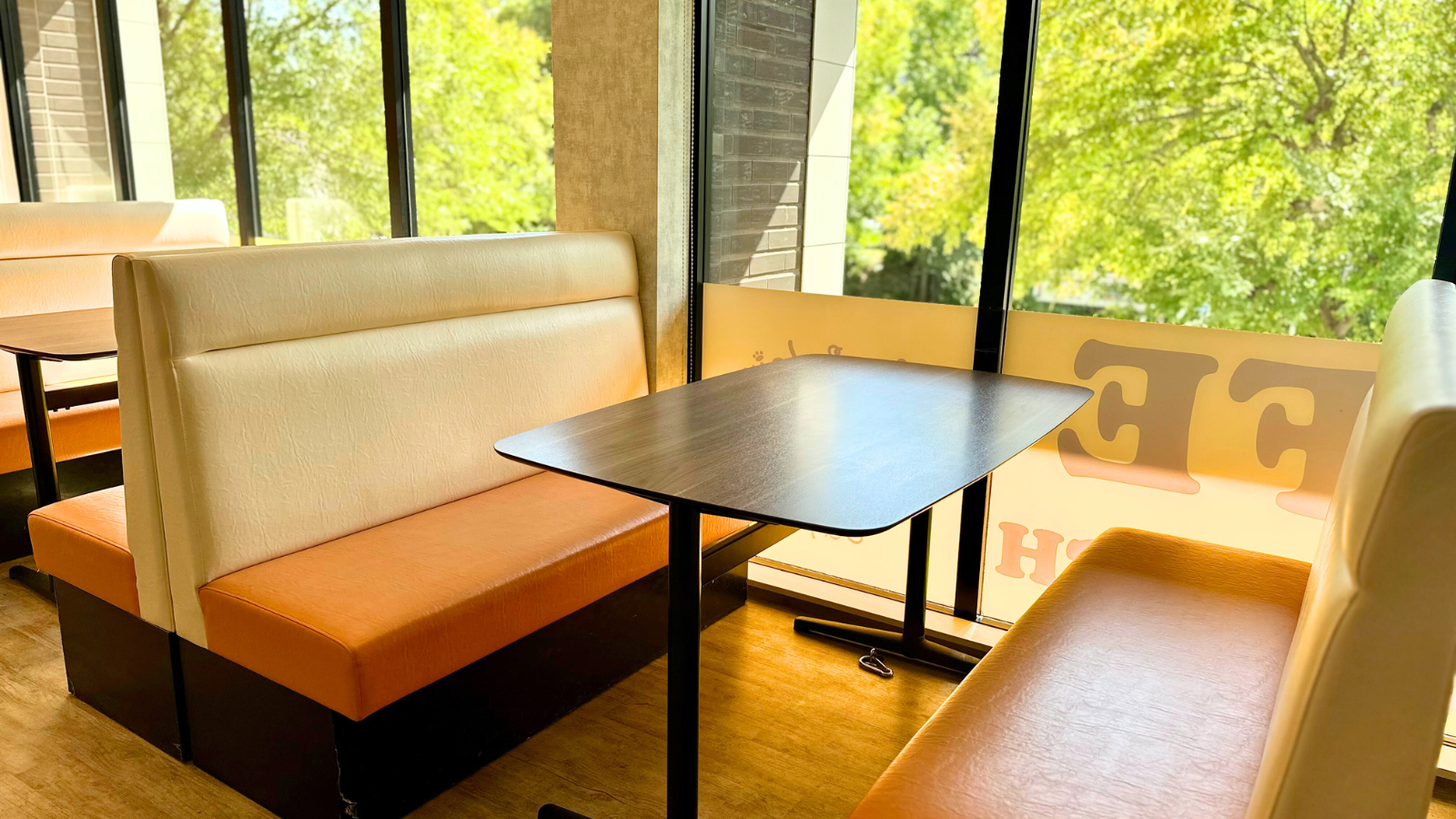 ドッグカフェ「シュシュ・クレール」の店舗画像1