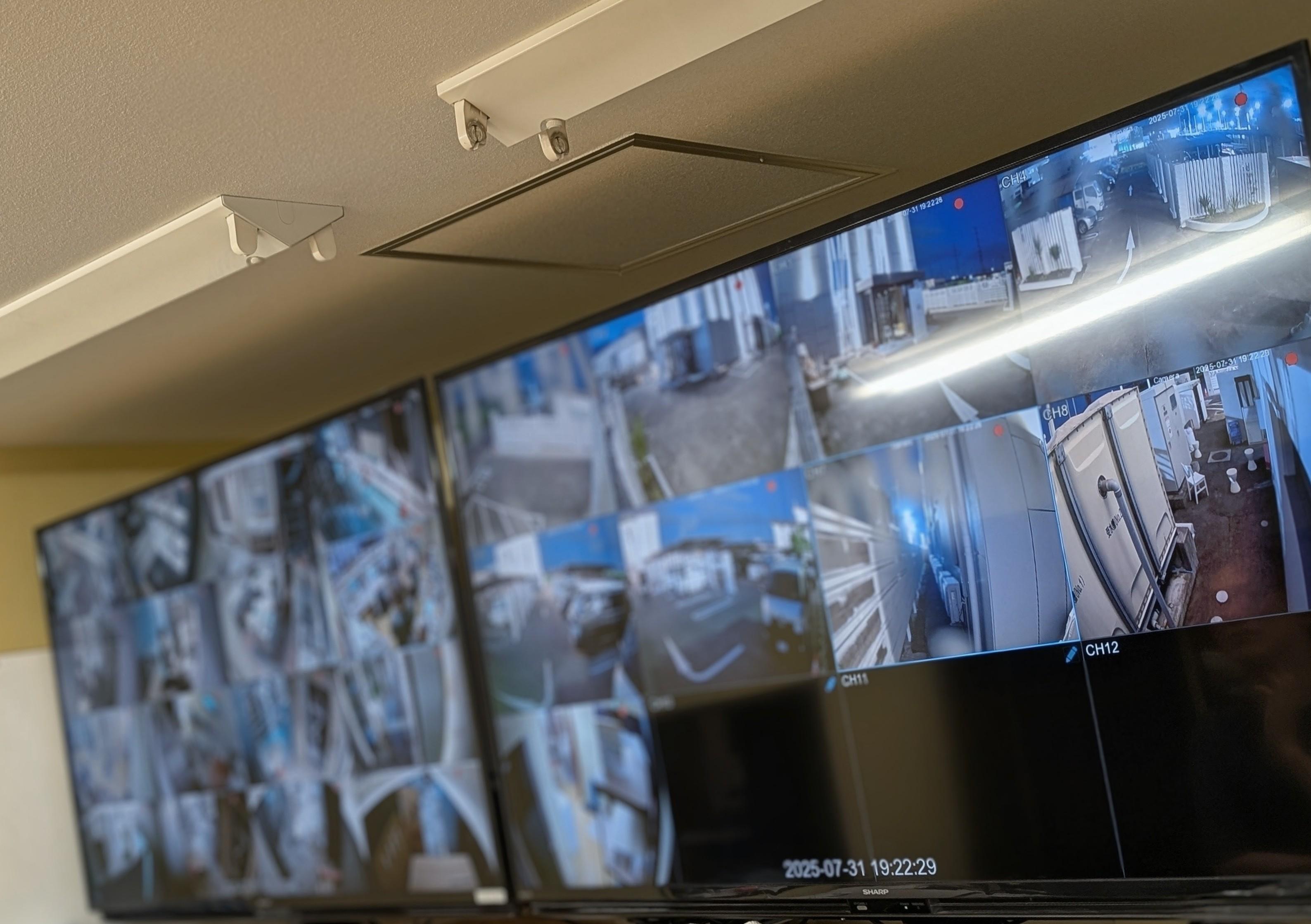 防犯カメラ 壁掛モニター