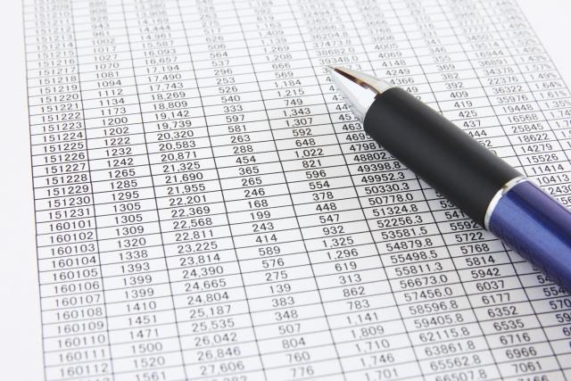 データ表とボールペン