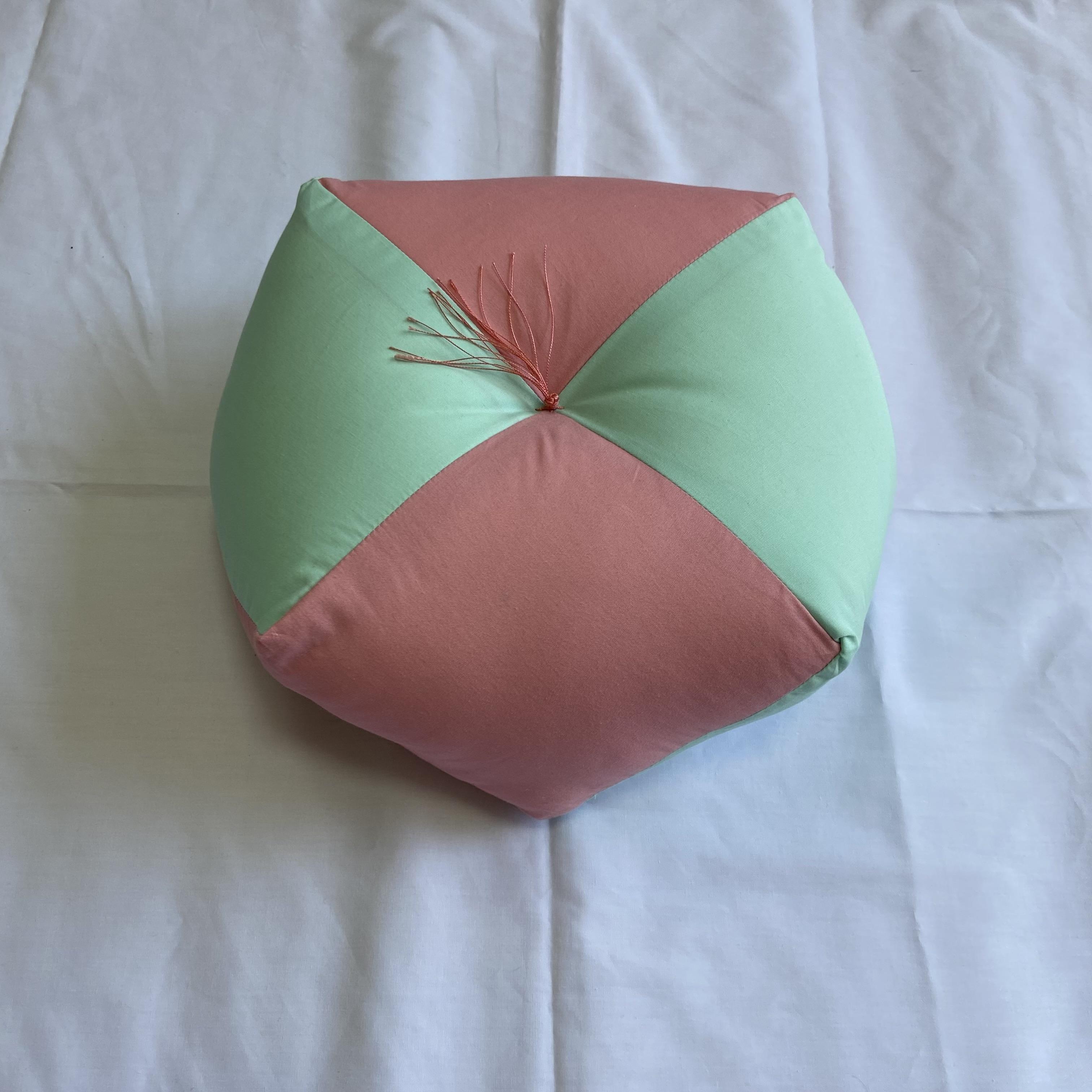 幸せの八角座布団３０ｃｍ×３０ｃｍ×高さ１３ｃｍ【Z-001】の商品画像
