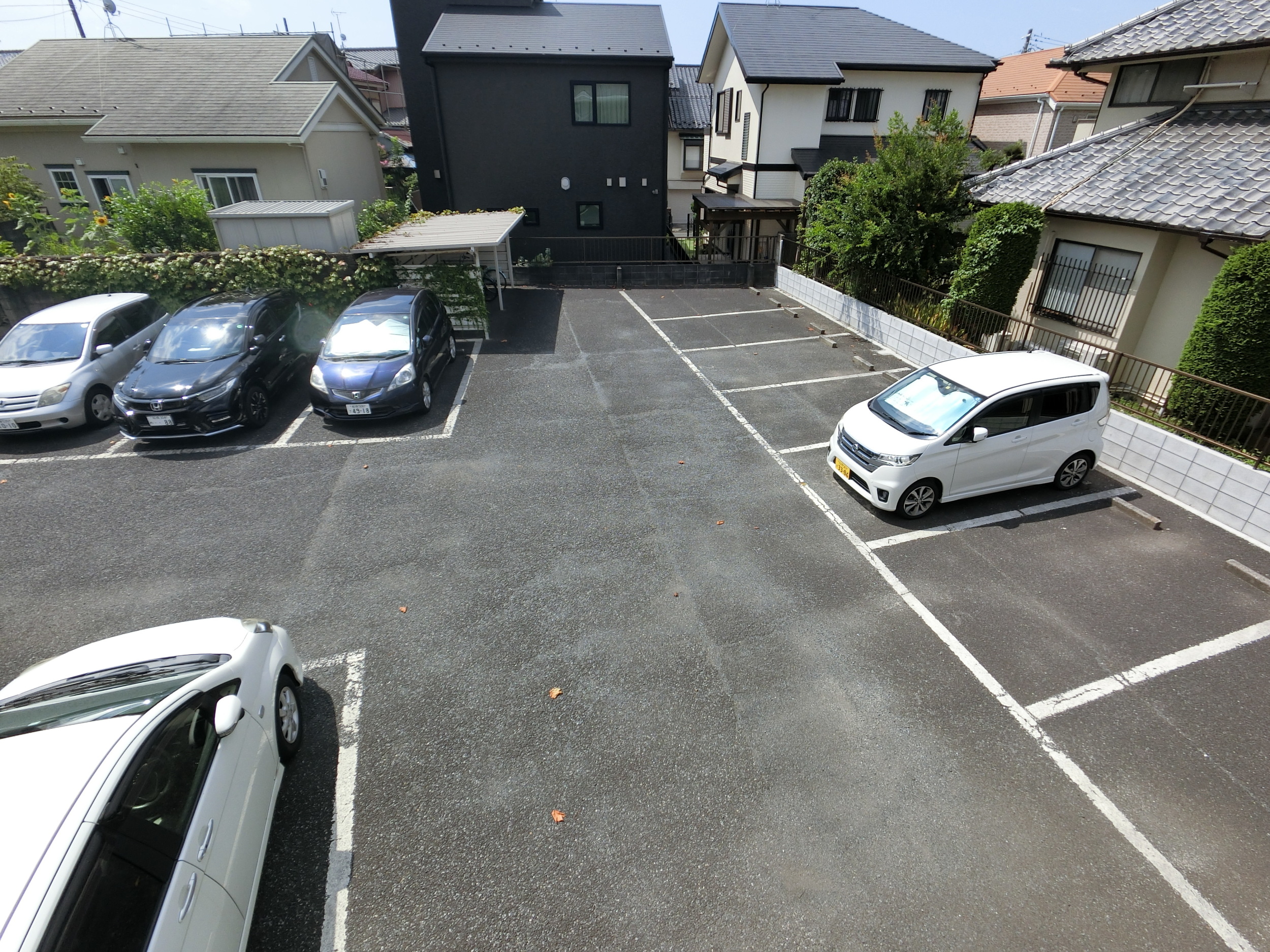 敷地内駐車場は空きがあります