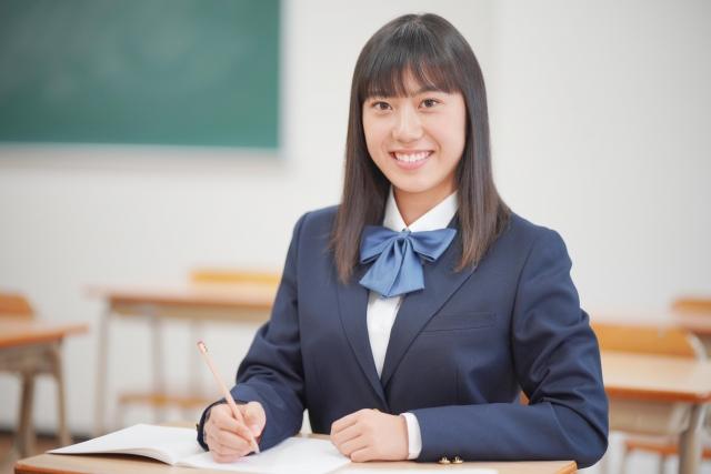 笑顔の女子学生